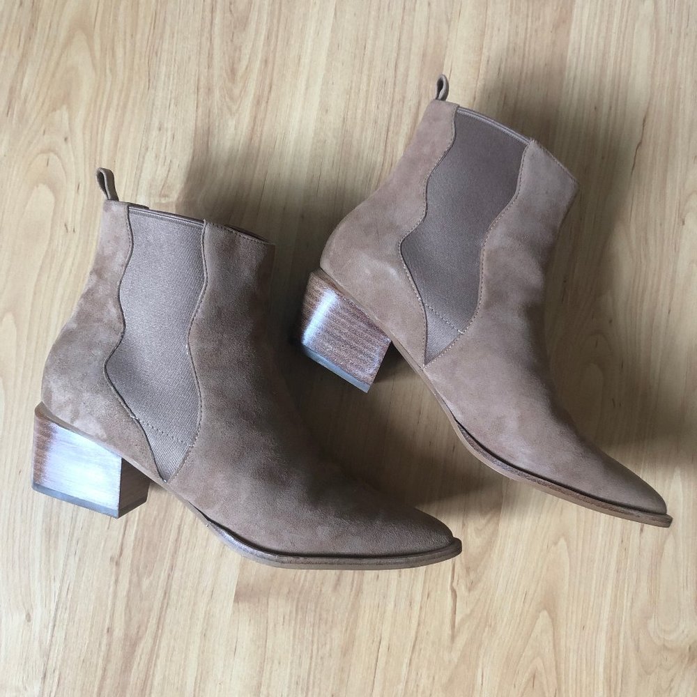 Like new Linea Paolo Vu Chelsea boots